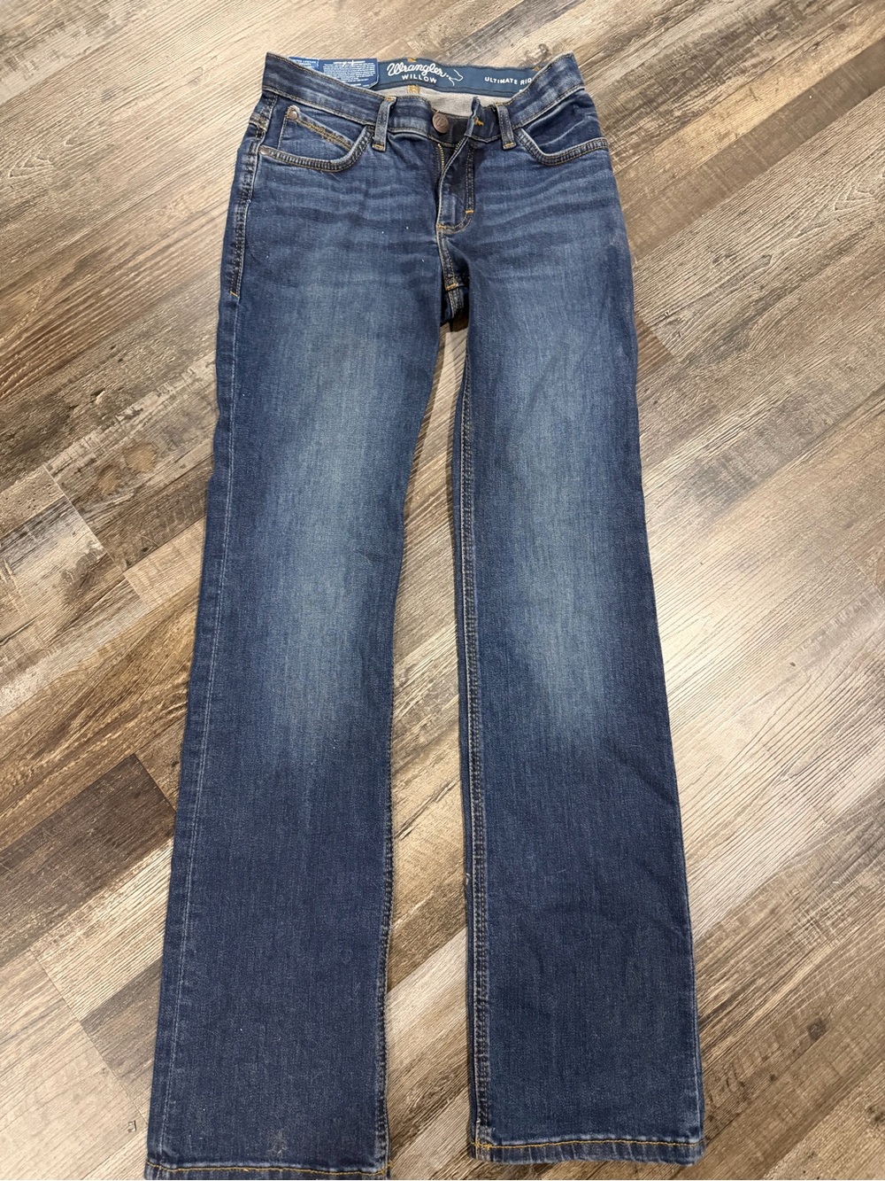 Wrangler Straight Leg Jeans in Dark Blue Wash